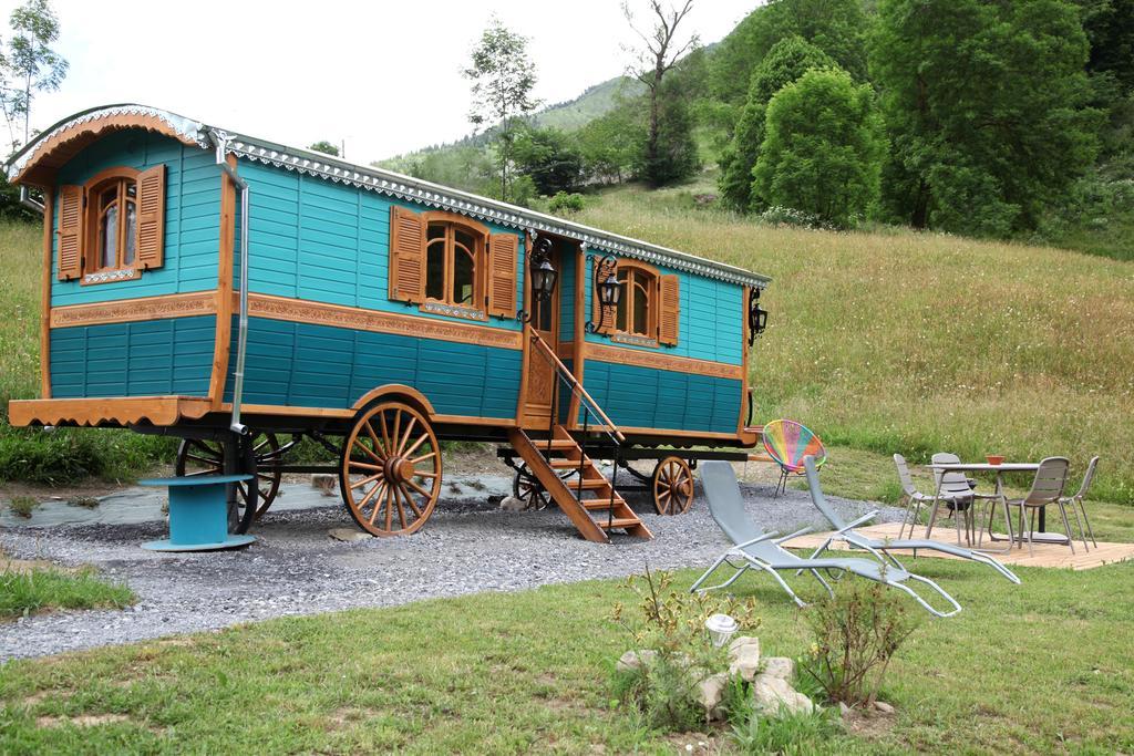 ホテル Roulottes Montagne Pyrenees リュス・サン・ソヴァール エクステリア 写真