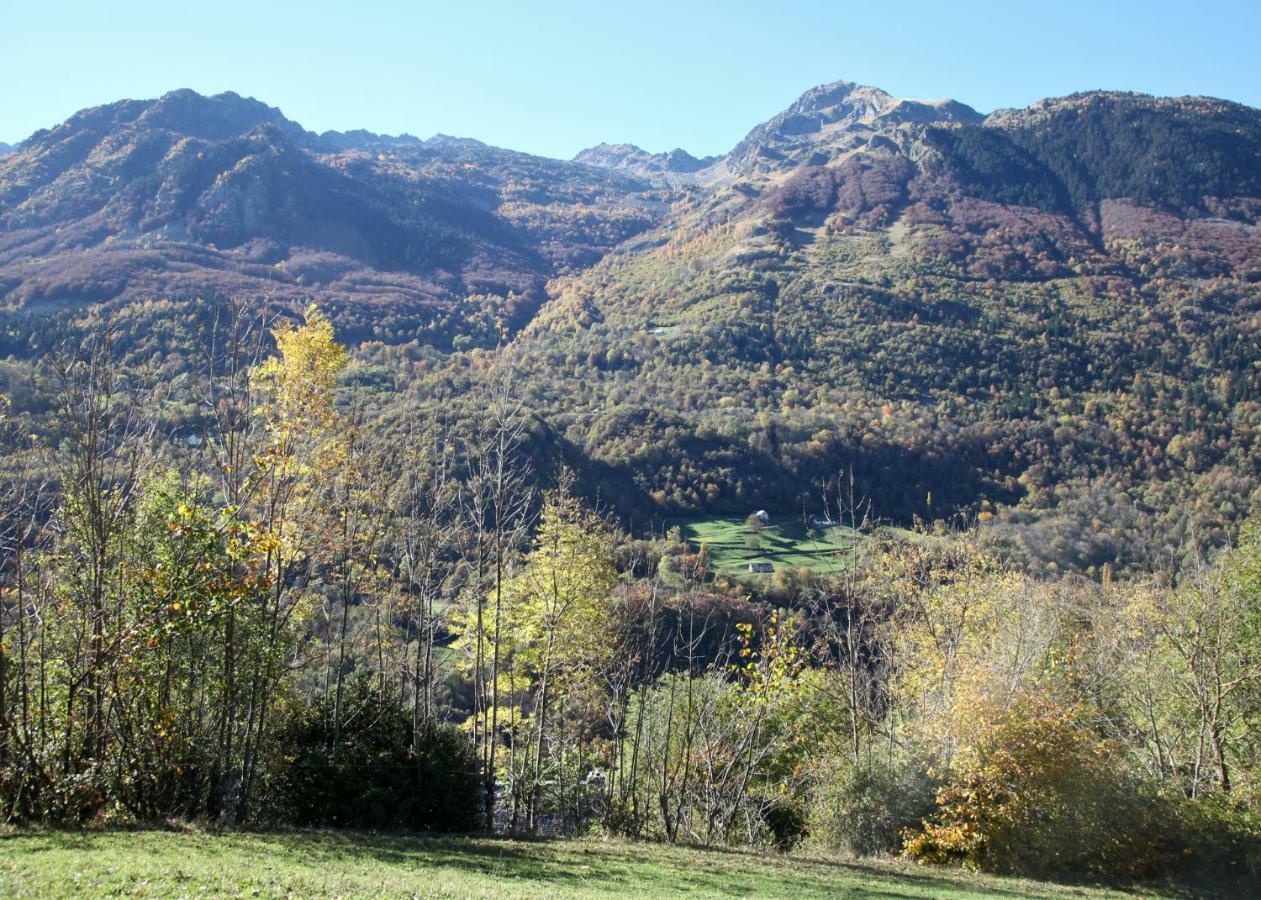 ホテル Roulottes Montagne Pyrenees リュス・サン・ソヴァール エクステリア 写真