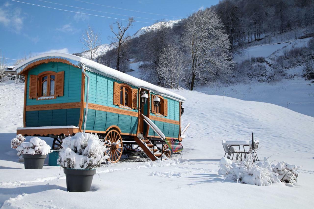 ホテル Roulottes Montagne Pyrenees リュス・サン・ソヴァール エクステリア 写真